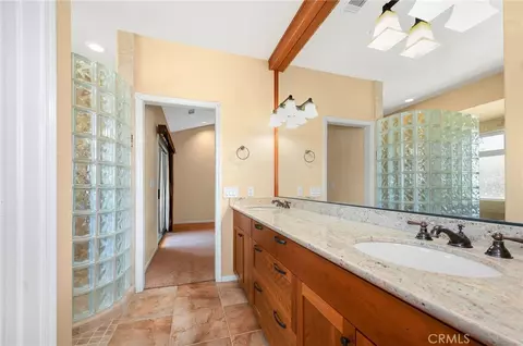 Bath - 1740 Vinson Dr, Redding, CA 96003 photo 1 of 3