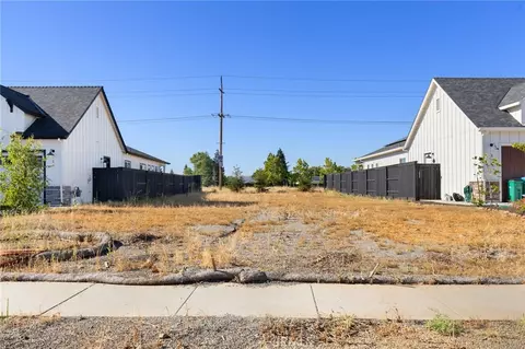 2 Harkness Ct, Chico, CA 95973