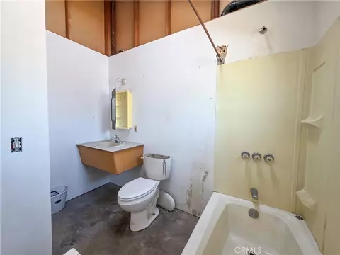 Bath - 7021 Quarry Rd, Weed, CA 96094 photo 2 of 2