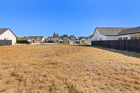 10 Harkness Ct, Chico, CA 95973 photo 2