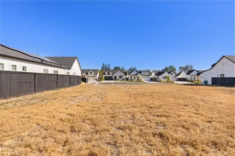 11 Harkness Ct, Chico, CA 95973 photo 2
