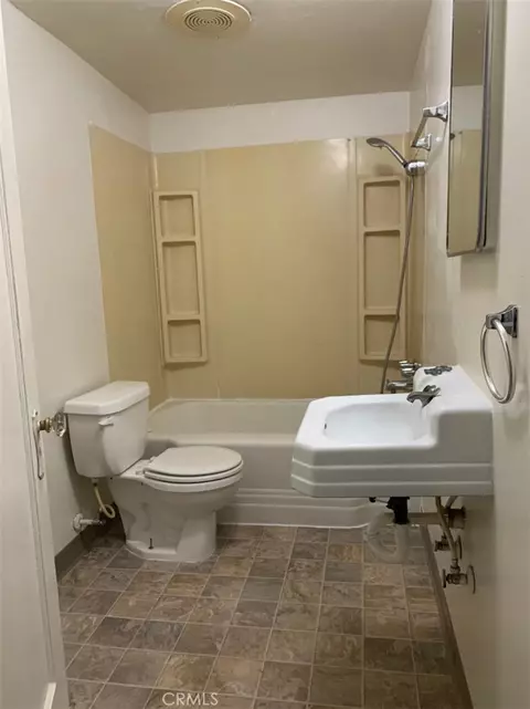 Bath - 1326 Mulberry, Chico, CA 95928 photo 4 of 4