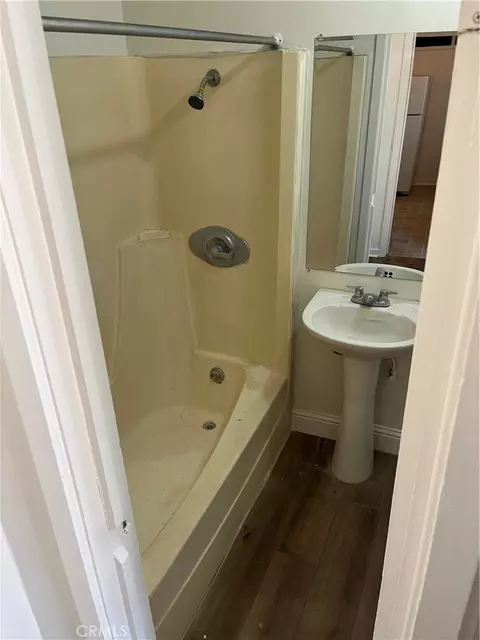 Bath - 1326 Mulberry, Chico, CA 95928 photo 3 of 4