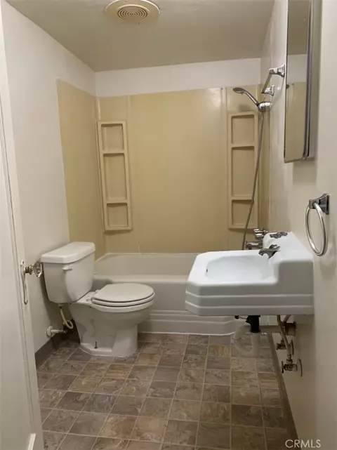 Bath - 1326 Mulberry, Chico, CA 95928 photo 4 of 4