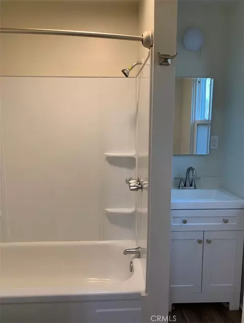 Bath - 1326 Mulberry, Chico, CA 95928 photo 2 of 4