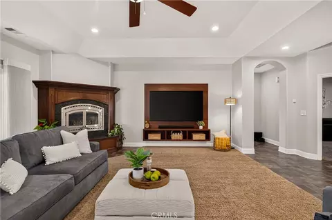 Living - 165 Gurnsey, Red Bluff, CA 96080 photo 3 of 3