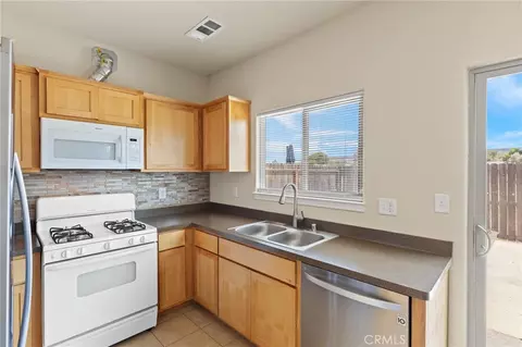 Kitchen - 1978 Bluffs, Oroville, CA 95965 photo 1 of 3