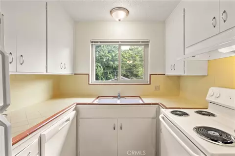 Kitchen - 1120 Esplanade, Chico, CA 95926 photo 1 of 1