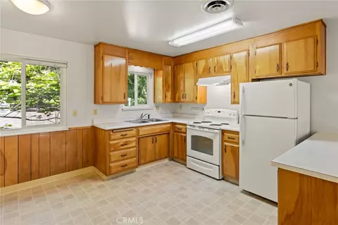Kitchen - 180 E 1st Ave, Chico, CA 95926 photo 1 of 2
