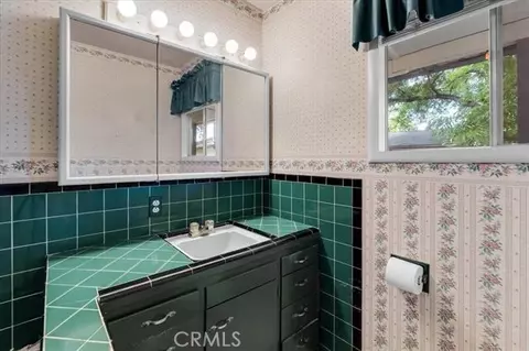 Bath - 330 Belle Mill Rd, Red Bluff, CA 96080 photo 4 of 4