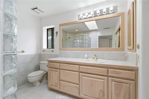Bath - 22560 Adobe Rd, Red Bluff, CA 96080 photo 2 of 6