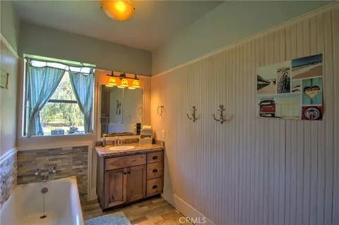 Bath - 8176 County Road 44, Glenn, CA 95943 photo 8 of 8