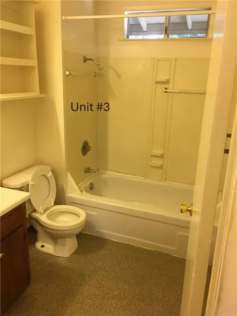 Bath - 117 W 21st St, Chico, CA 95928 photo 4 of 8
