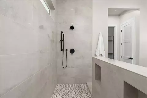 Bath - 5276 Harrison Rd, Paradise, CA 95969 photo 5 of 7