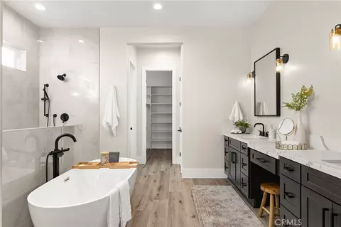 Bath - 5276 Harrison Rd, Paradise, CA 95969 photo 2 of 7
