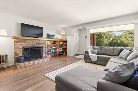 Living - 923 Moss Ave, Chico, CA 95926 photo 2 of 8