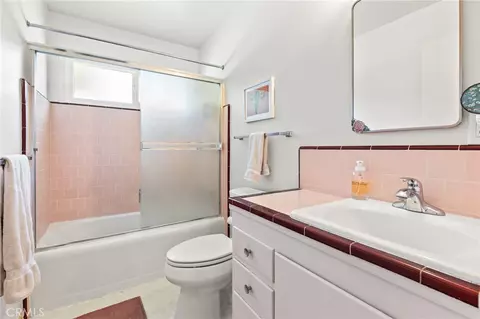Bath - 923 Moss Ave, Chico, CA 95926 photo 2 of 2
