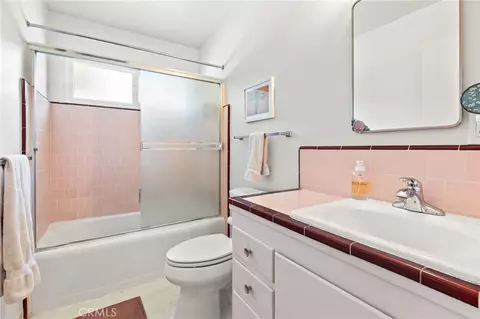 Bath - 923 Moss Ave, Chico, CA 95926 photo 2 of 2