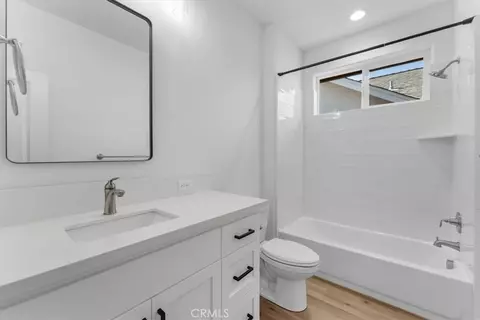 Bath - 3677 Nadal Dr, Redding, CA 96002 photo 2 of 2
