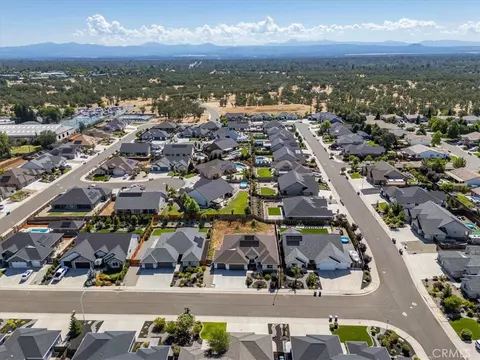 View/Area - 3677 Nadal Dr, Redding, CA 96002 photo 4 of 5