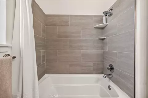 Bath - 392 Gladstone Cmns, Chico, CA 95973 photo 5 of 6