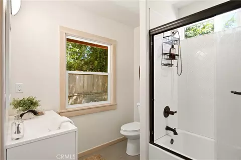 Bath - 1822 Oleander Ave, Chico, CA 95926 photo 2 of 2