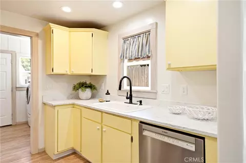 Kitchen - 1822 Oleander Ave, Chico, CA 95926 photo 2 of 4