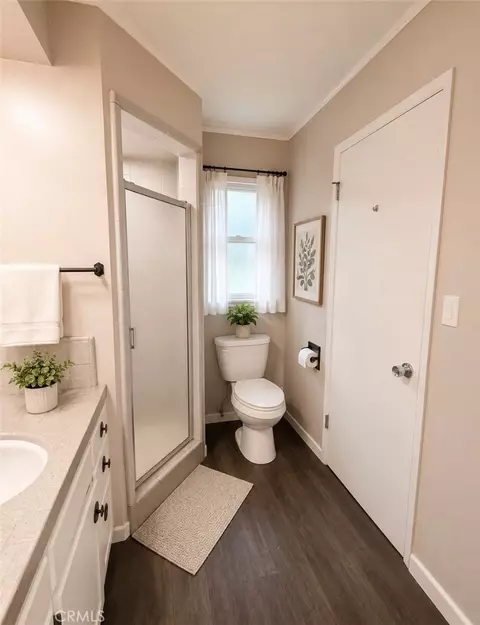 Bath - 226 W 6th Ave, Chico, CA 95926 photo 1 of 2