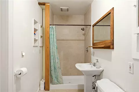 Bath - 146 W 7th Ave, Chico, CA 95926 photo 1 of 1