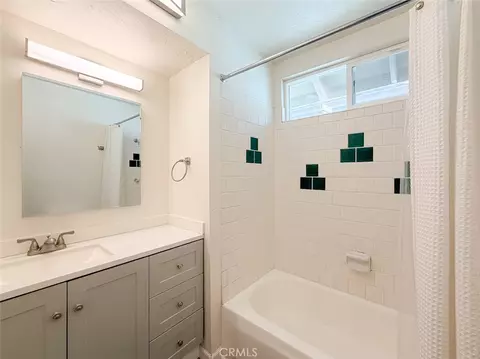 Bath - 1011 Normal Ave, Chico, CA 95928 photo 2 of 2