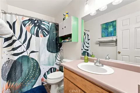 Bath - 5 Hunter Ct, Chico, CA 95928 photo 2 of 2