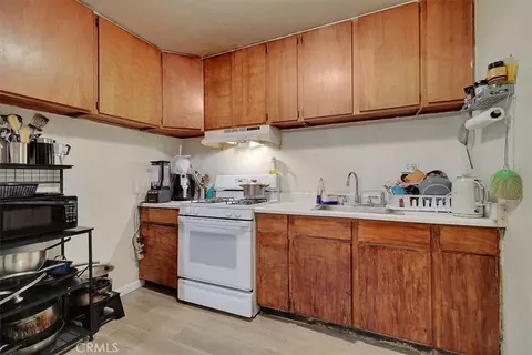 Kitchen - 1056 Hedge Ave, Olivehurst, CA 95961 photo 2 of 3