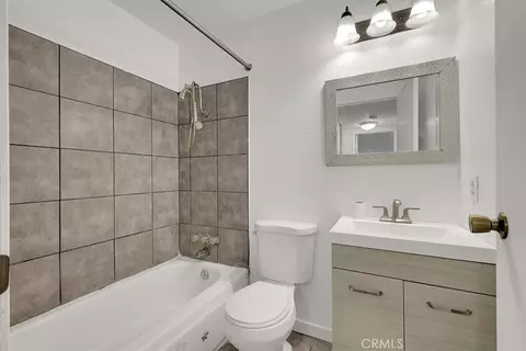 Bath - 1056 Hedge Ave, Olivehurst, CA 95961 photo 1 of 2