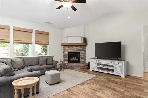 Living - 407 Antelope Crk, Chico, CA 95973 photo 2 of 4
