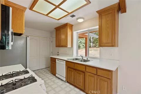 Kitchen - 5245 Headwaters Rd, Forest Ranch, CA 95942 photo 3 of 5
