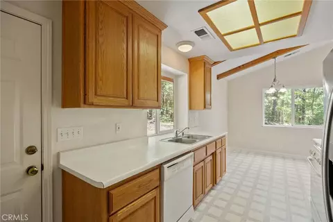 Kitchen - 5245 Headwaters Rd, Forest Ranch, CA 95942 photo 1 of 5