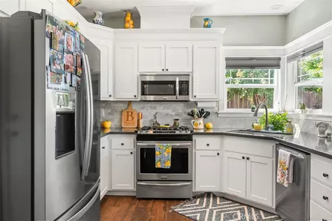 Kitchen - 1994 North, Corning, CA 96021 photo 2 of 3