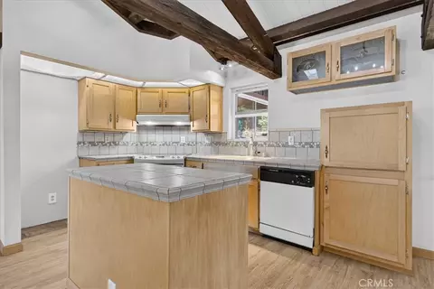 Kitchen - 43 Dacy, Cohasset, CA 95973 photo 2 of 4
