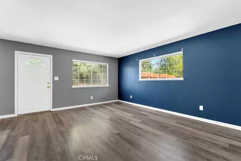 Living - 695 Walton Dr, Red Bluff, CA 96080 photo 2 of 4