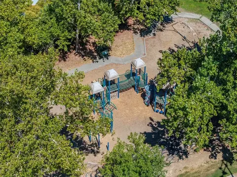 View/Area - 695 Walton Dr, Red Bluff, CA 96080 photo 11 of 12