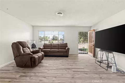 Living - 927 Trinity St, Orland, CA 95963 photo 2 of 3