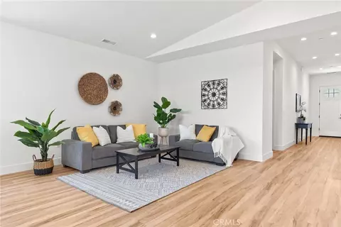 Living - 9 Harkness Ct, Chico, CA 95973 photo 2 of 2