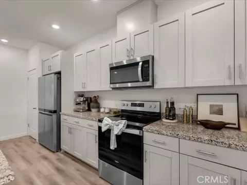 Kitchen - 2782 Austere Ave, Redding, CA 96003 photo 5 of 6