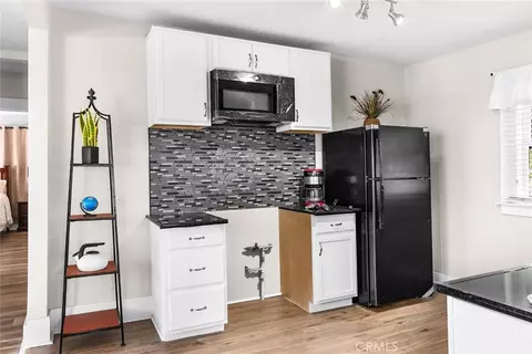 Kitchen - 735 Pine St, Chico, CA 95928 photo 3 of 4