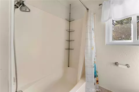 Bath - 4265 Osborn Rd, Flournoy, CA 96029 photo 3 of 6