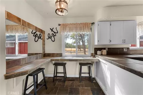Kitchen - 4265 Osborn Rd, Flournoy, CA 96029 photo 2 of 3