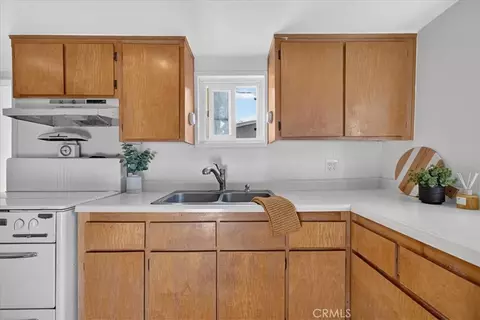 Kitchen - 1381 Davis, Chico, CA 95928 photo 3 of 3