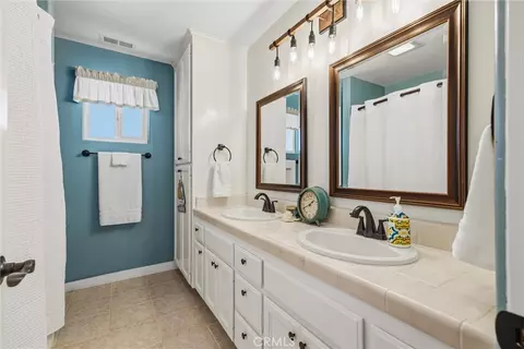 Bath - 13899 Garner Ln, Chico, CA 95973 photo 3 of 3