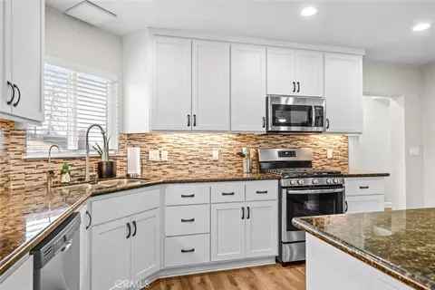 Kitchen - 474 Castle, Paradise, CA 95969 photo 5 of 8
