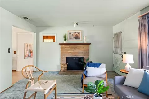 Living - 2431 Mariposa, Chico, CA 95926 photo 4 of 6